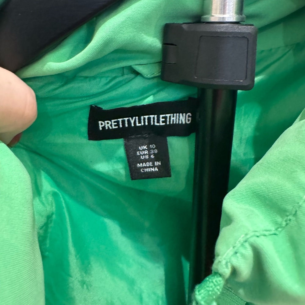 PrettyLittleThing Vibrant Green Puffer Jacket - Picture 3 of 3
